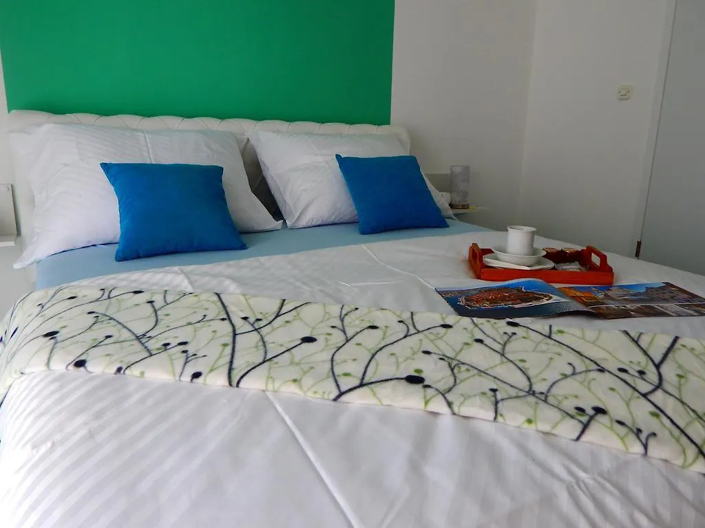 Apartments & Rooms Marinka ザダル