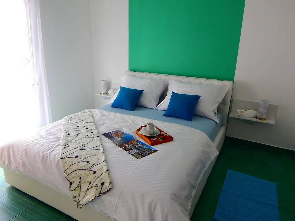 Apartments & Rooms Marinka ザダル 0*,